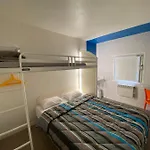 N&z Hotel Trappes