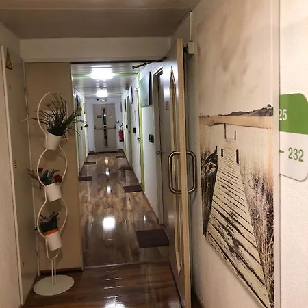 N&z Hotel Trappes
