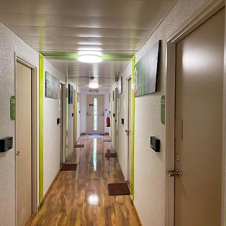 N&z Hotel Trappes