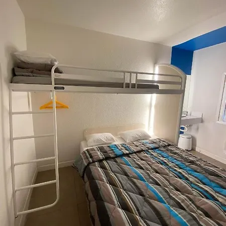 N&z Hotel Trappes