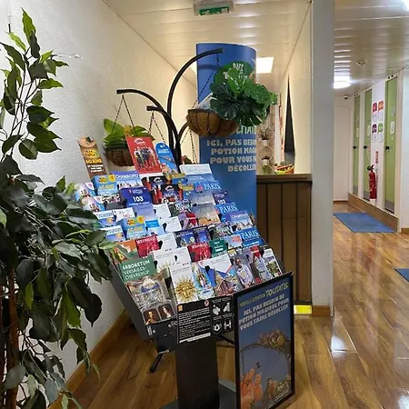 N&z Hotel Trappes